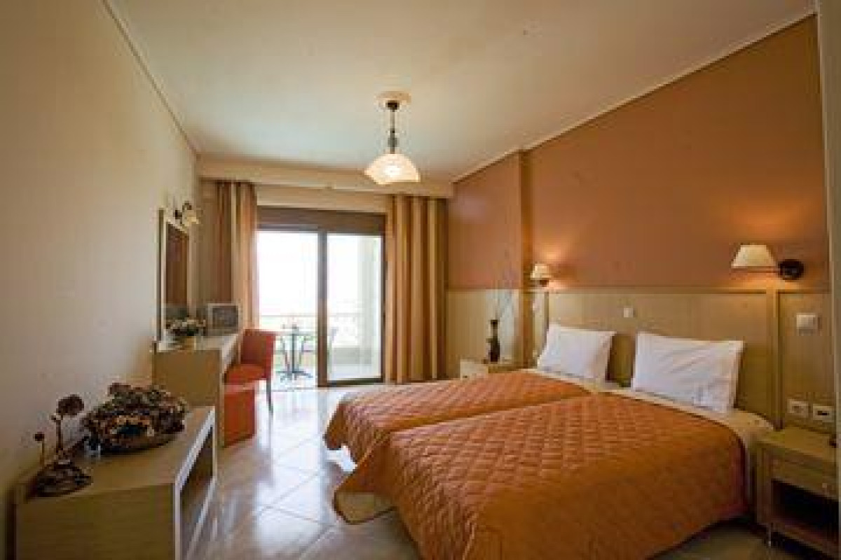Evia Hotel & Suites