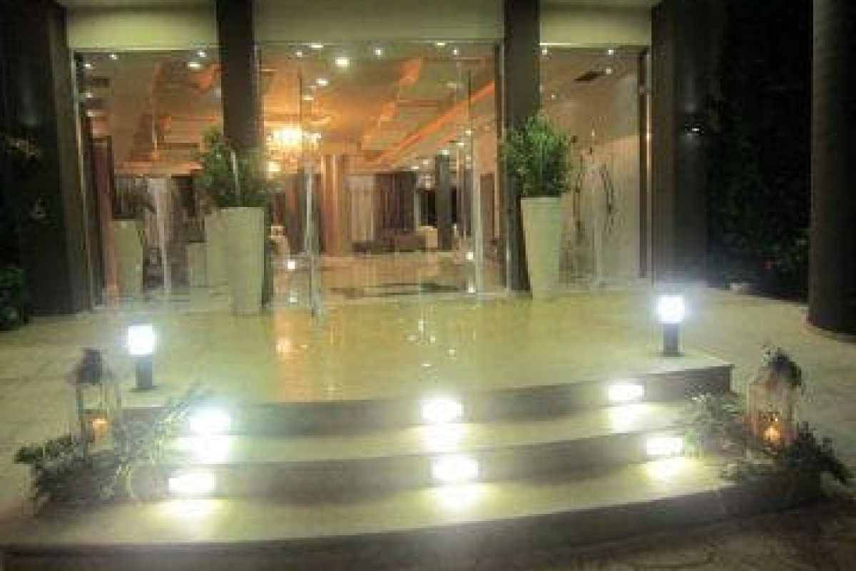 Evia Hotel & Suites