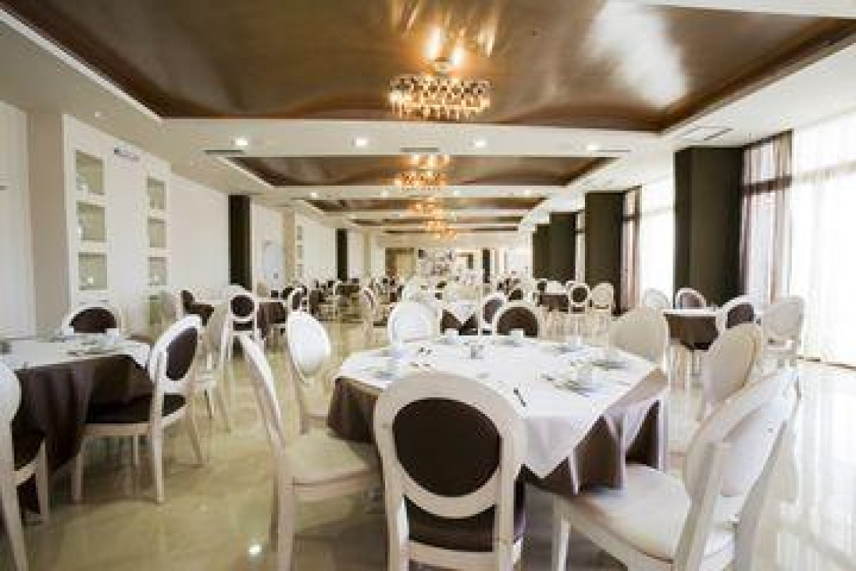 Evia Hotel & Suites