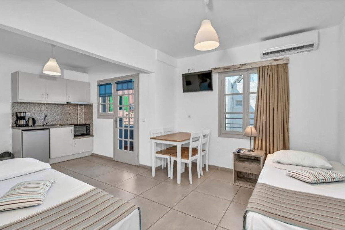 Evina Rooms & Suites