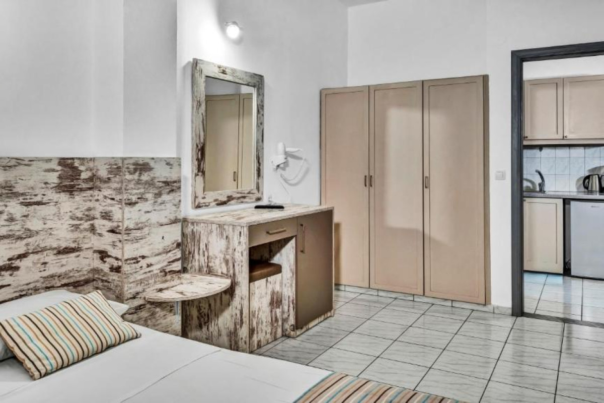 Evina Rooms & Suites