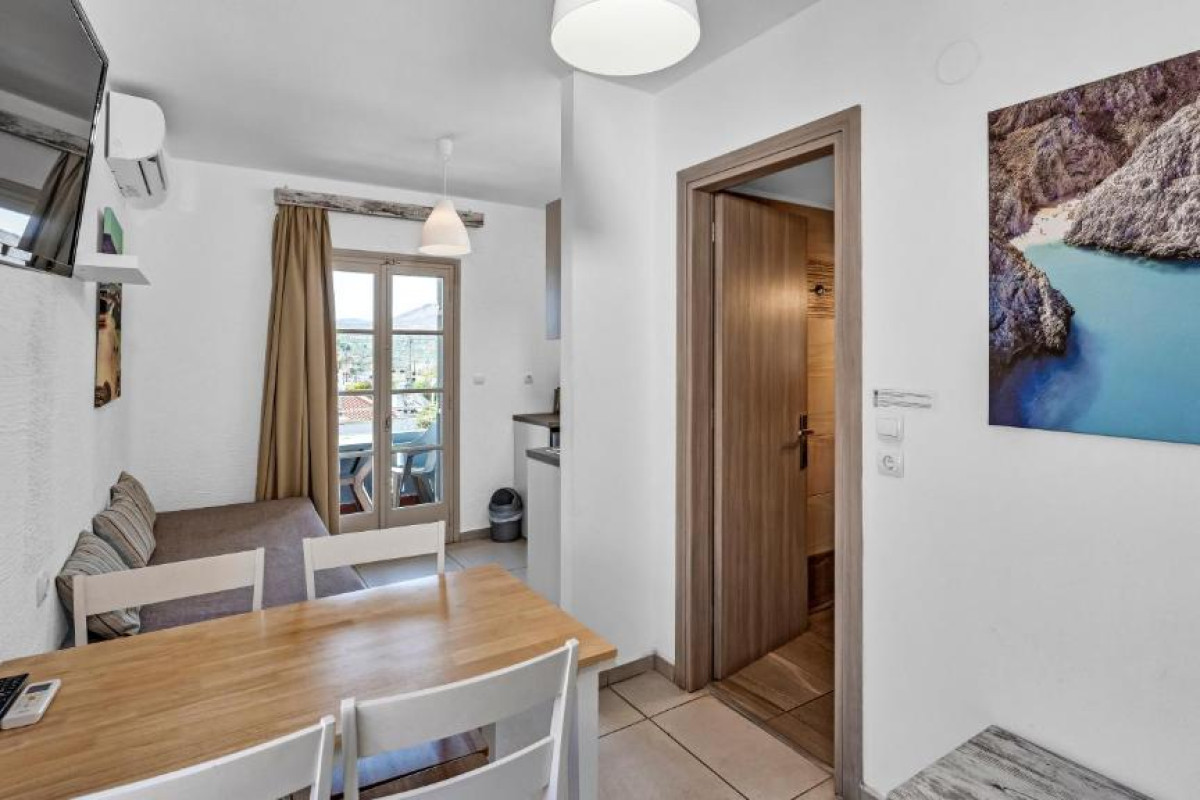 Evina Rooms & Suites