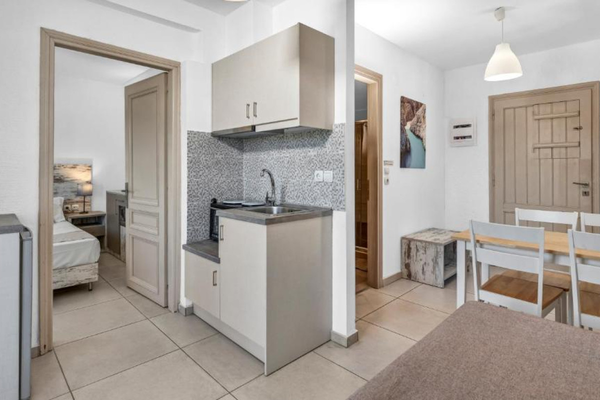 Evina Rooms & Suites