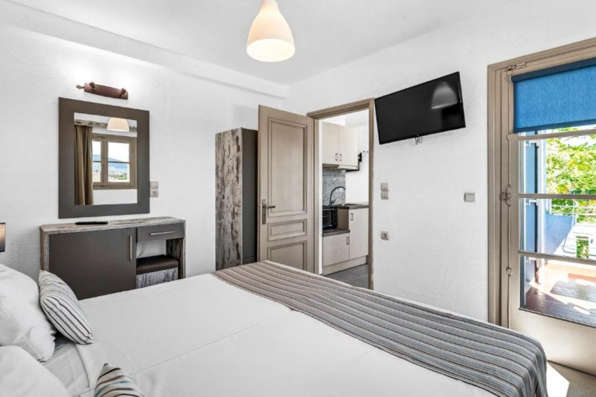 Evina Rooms & Suites
