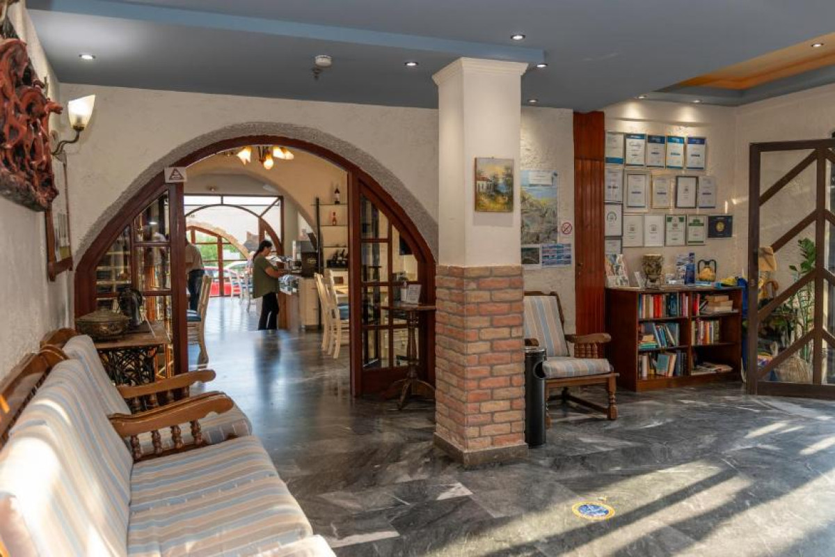 Evina Rooms & Suites