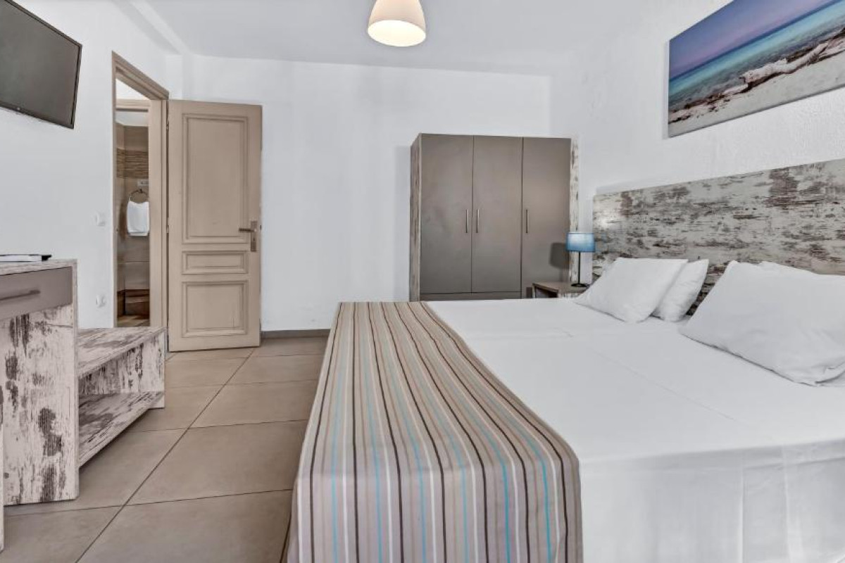 Evina Rooms & Suites