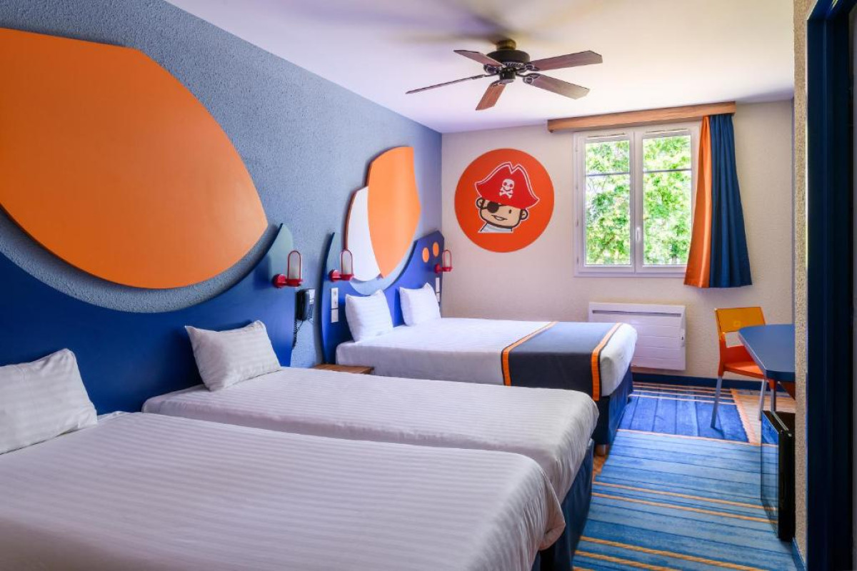 Explorers Hotel