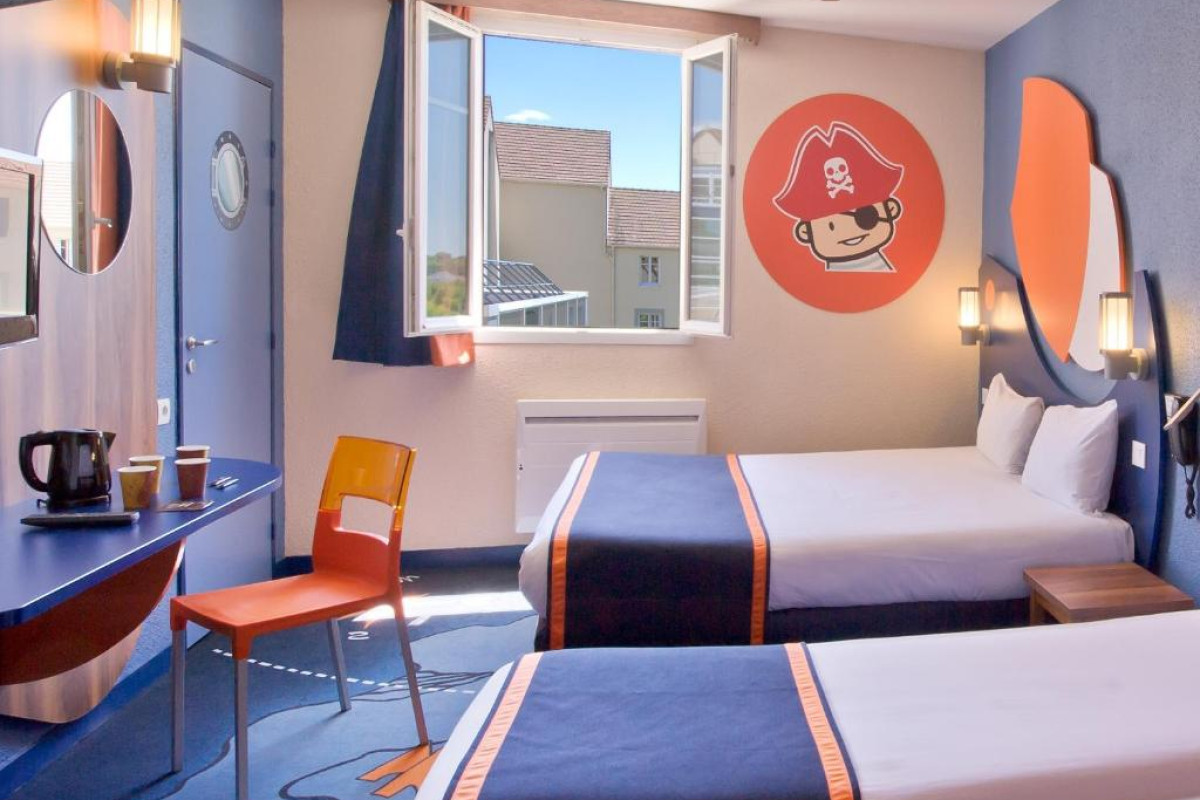 Explorers Hotel