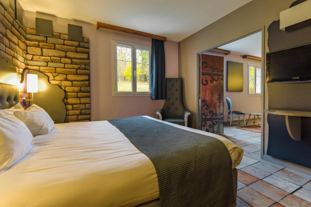 Explorers Hotel
