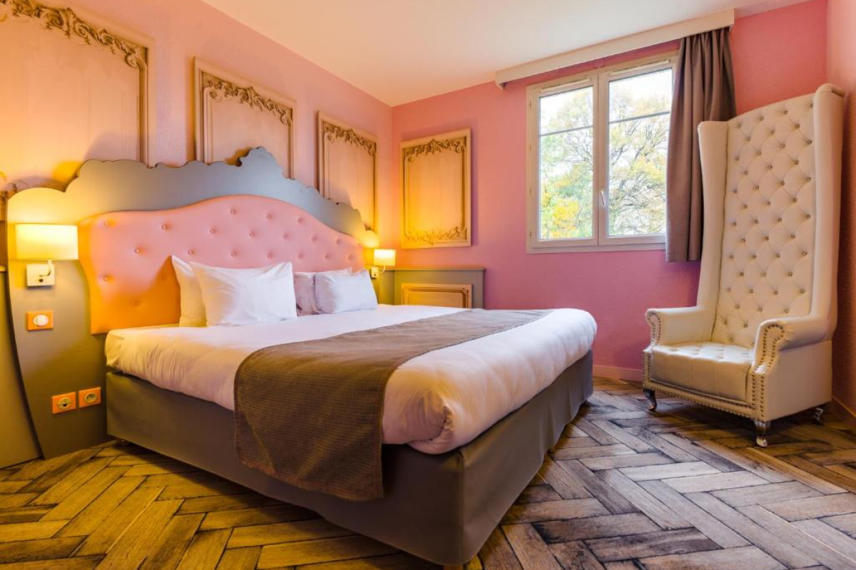 Explorers Hotel