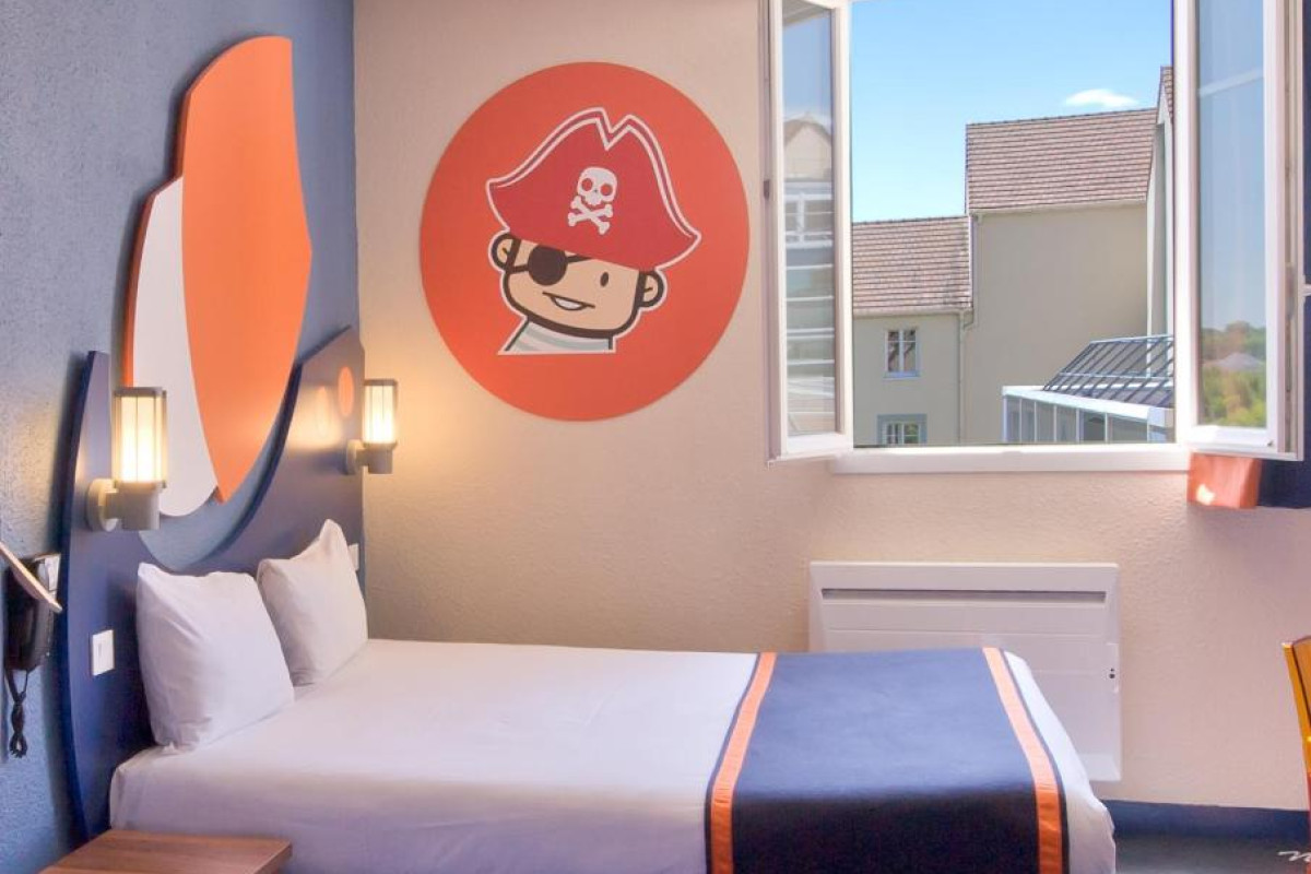 Explorers Hotel