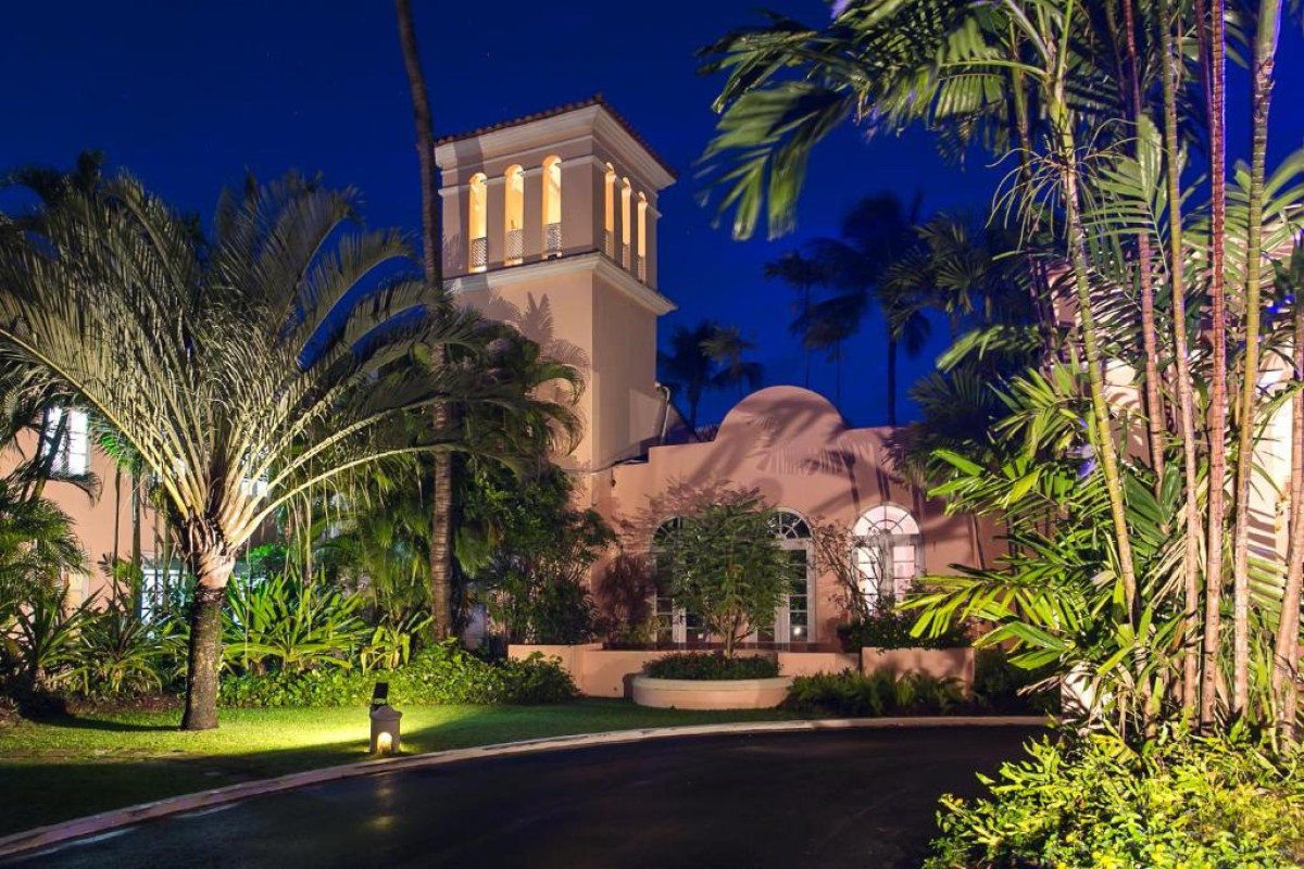 Fairmont Royal Pavilion Hotel