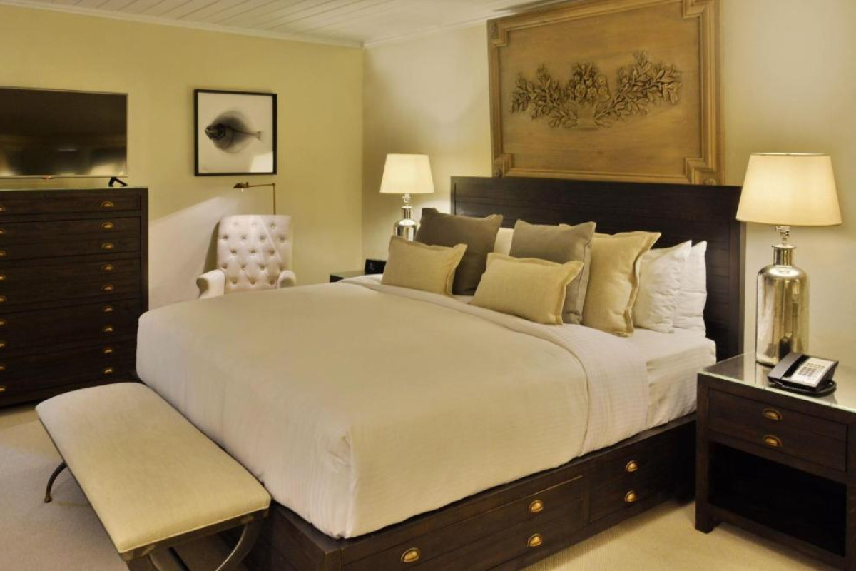 Fairmont Royal Pavilion Hotel