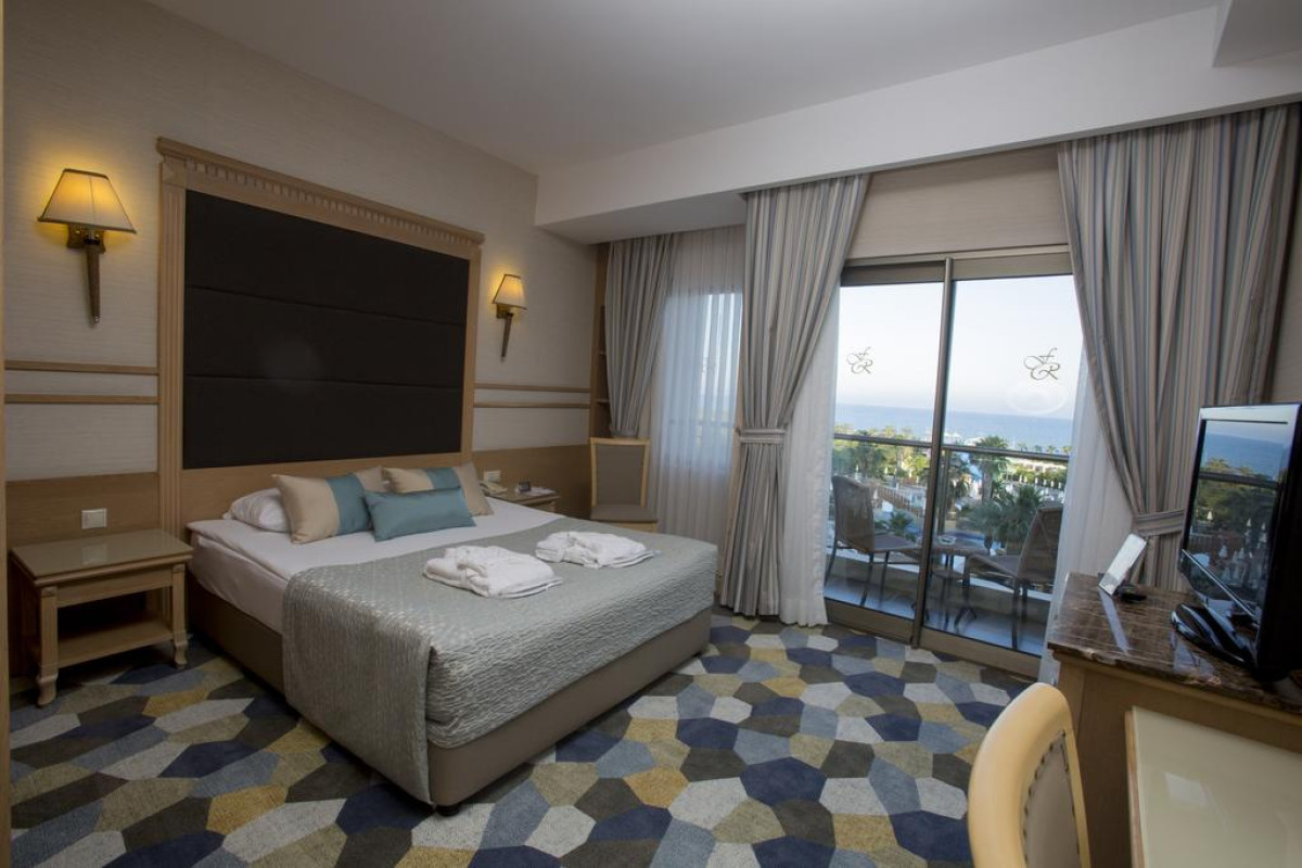 FAME RESIDENCE LARA & SPA