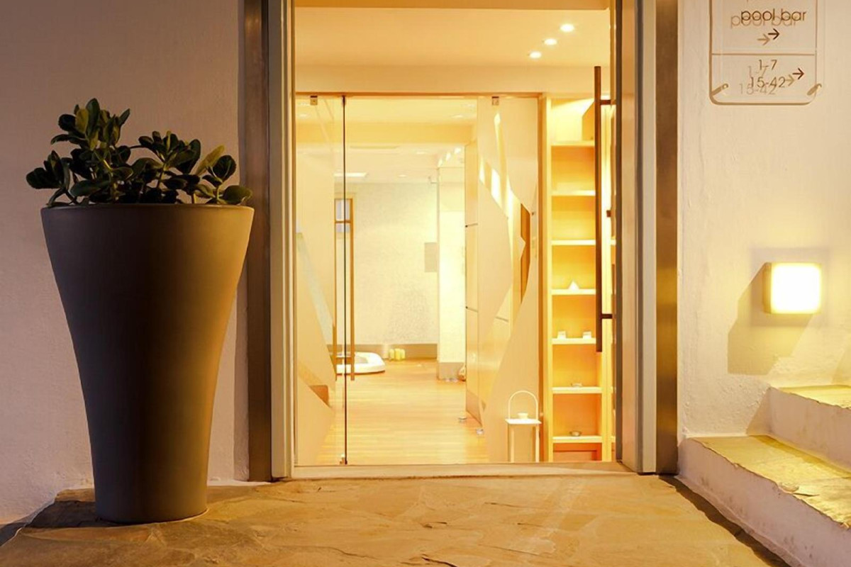 Far Out Hotel & Spa