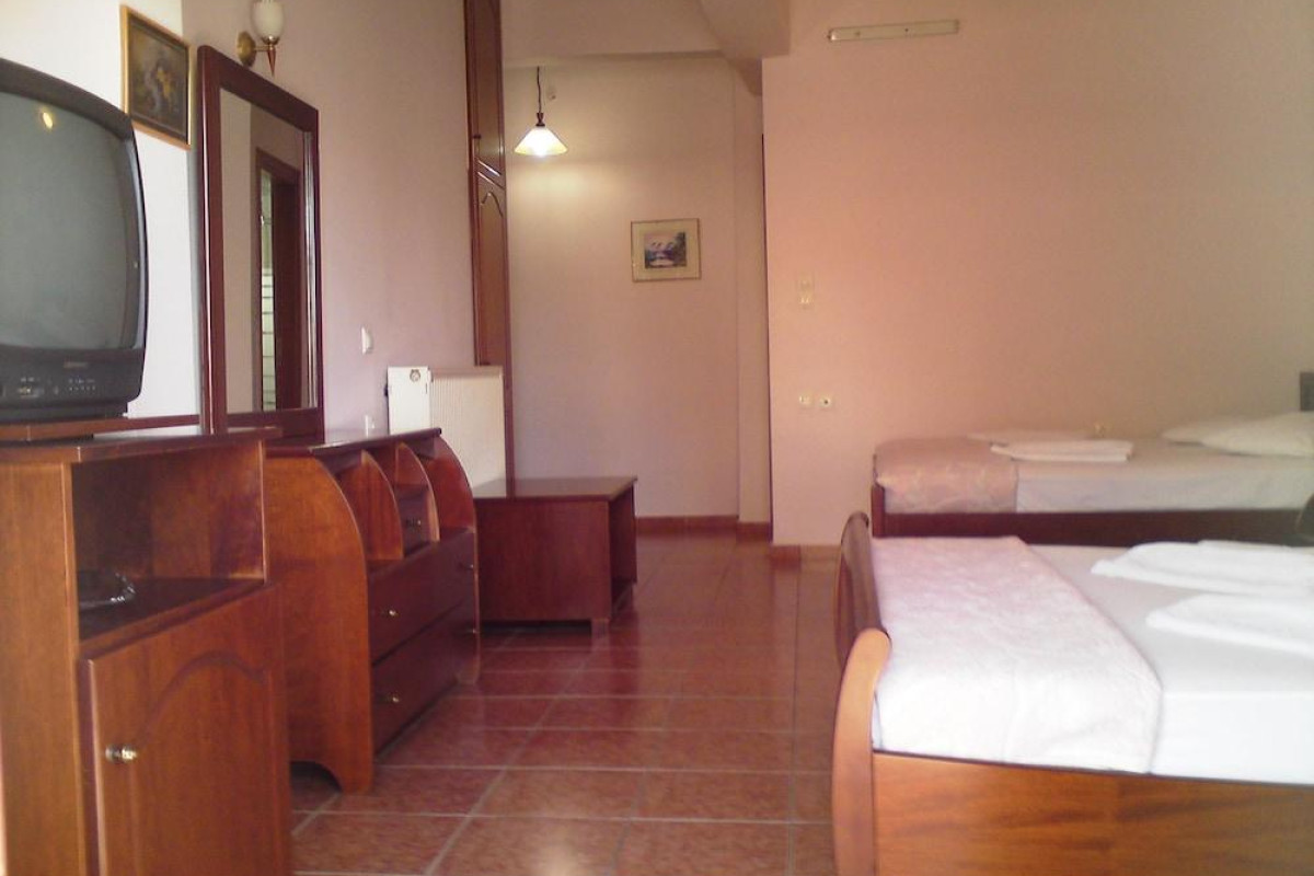 Faros 2 Hotel