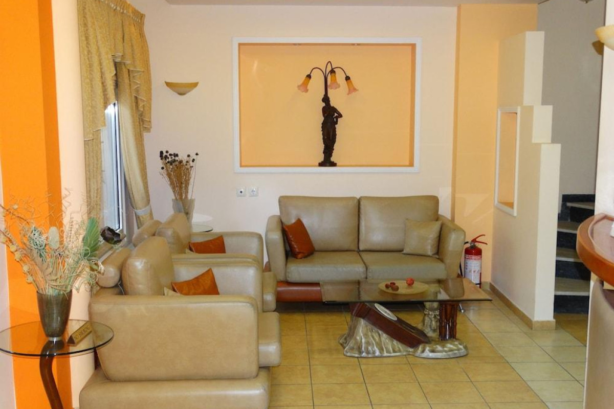 Faros 2 Hotel