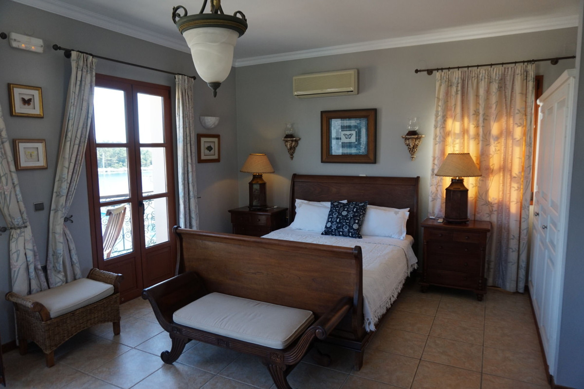 FAROS SUITES  ADULTS ONLY