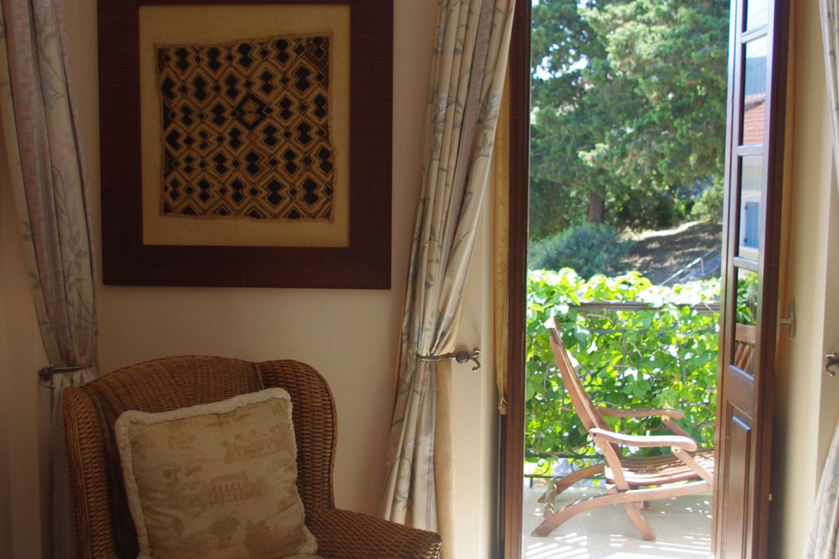 FAROS SUITES  ADULTS ONLY