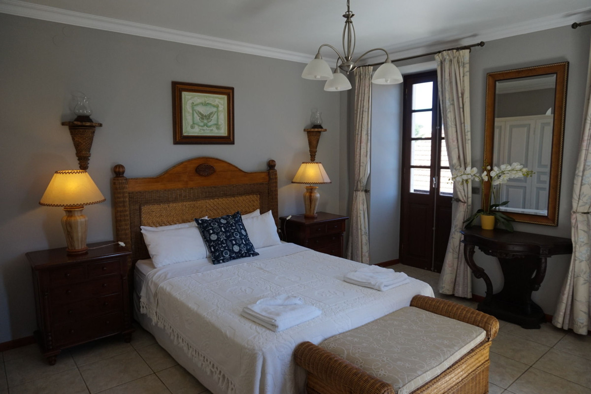 FAROS SUITES  ADULTS ONLY