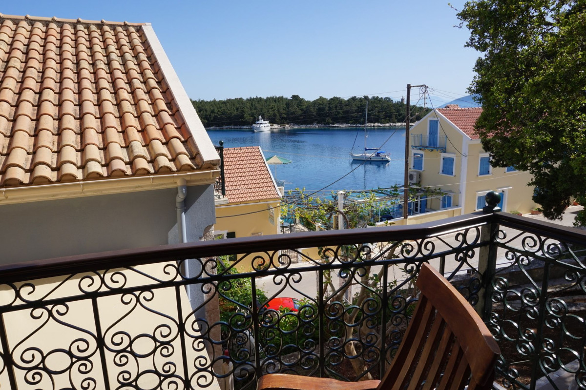 FAROS SUITES  ADULTS ONLY