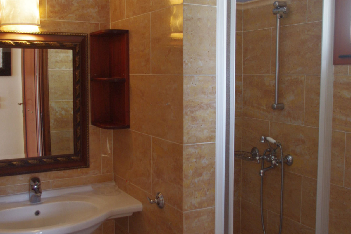 FAROS SUITES  ADULTS ONLY