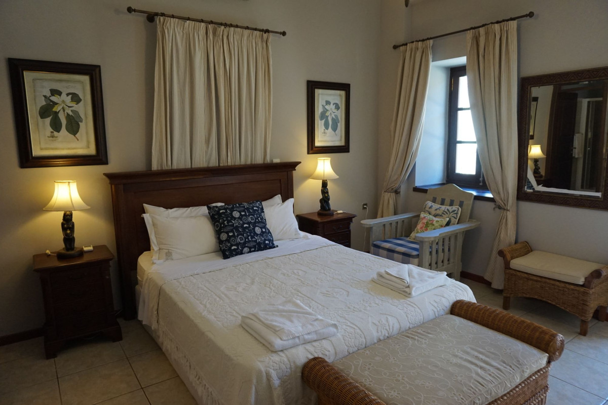 FAROS SUITES  ADULTS ONLY