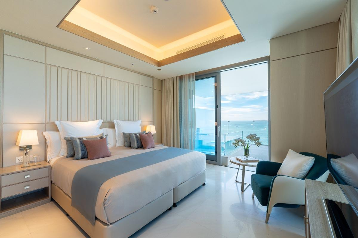 FIVE LUXE