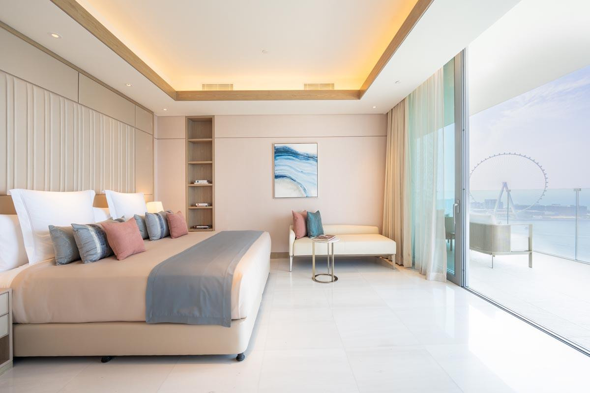 FIVE LUXE