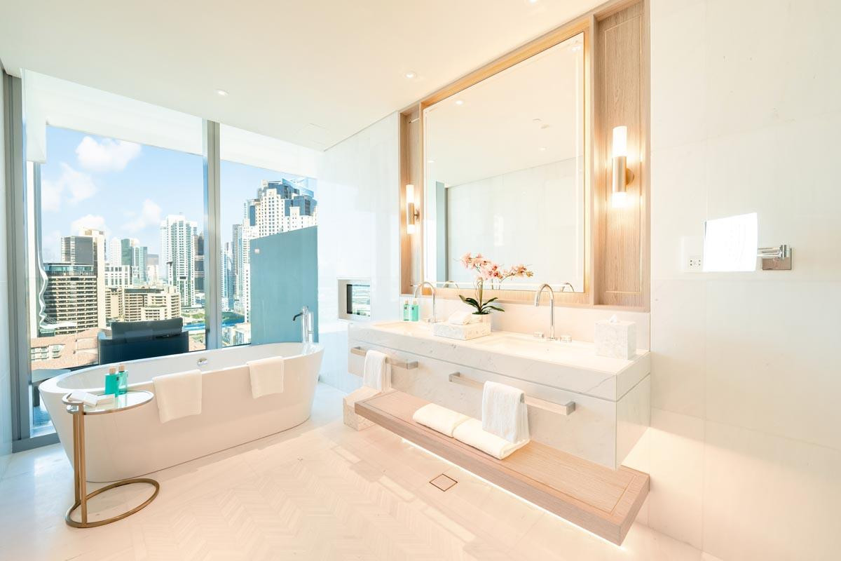 FIVE LUXE