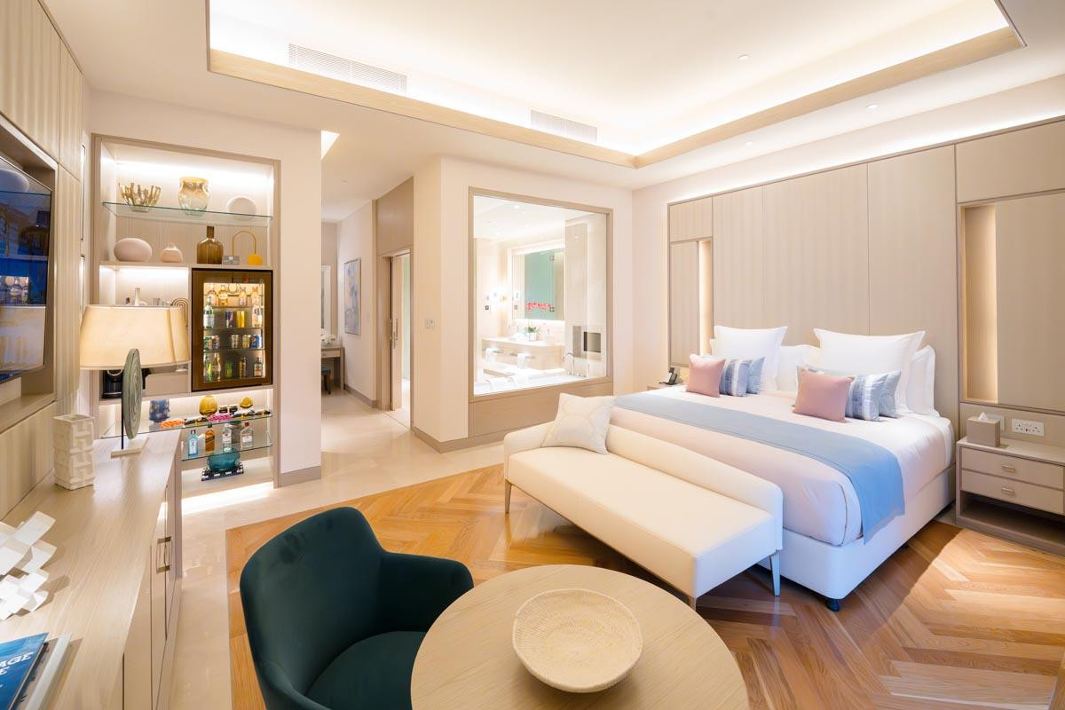 FIVE LUXE