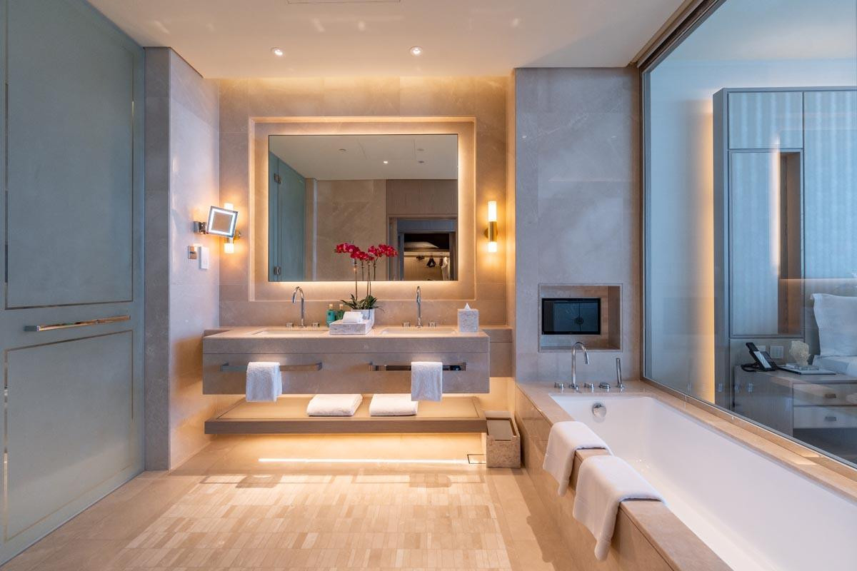 FIVE LUXE