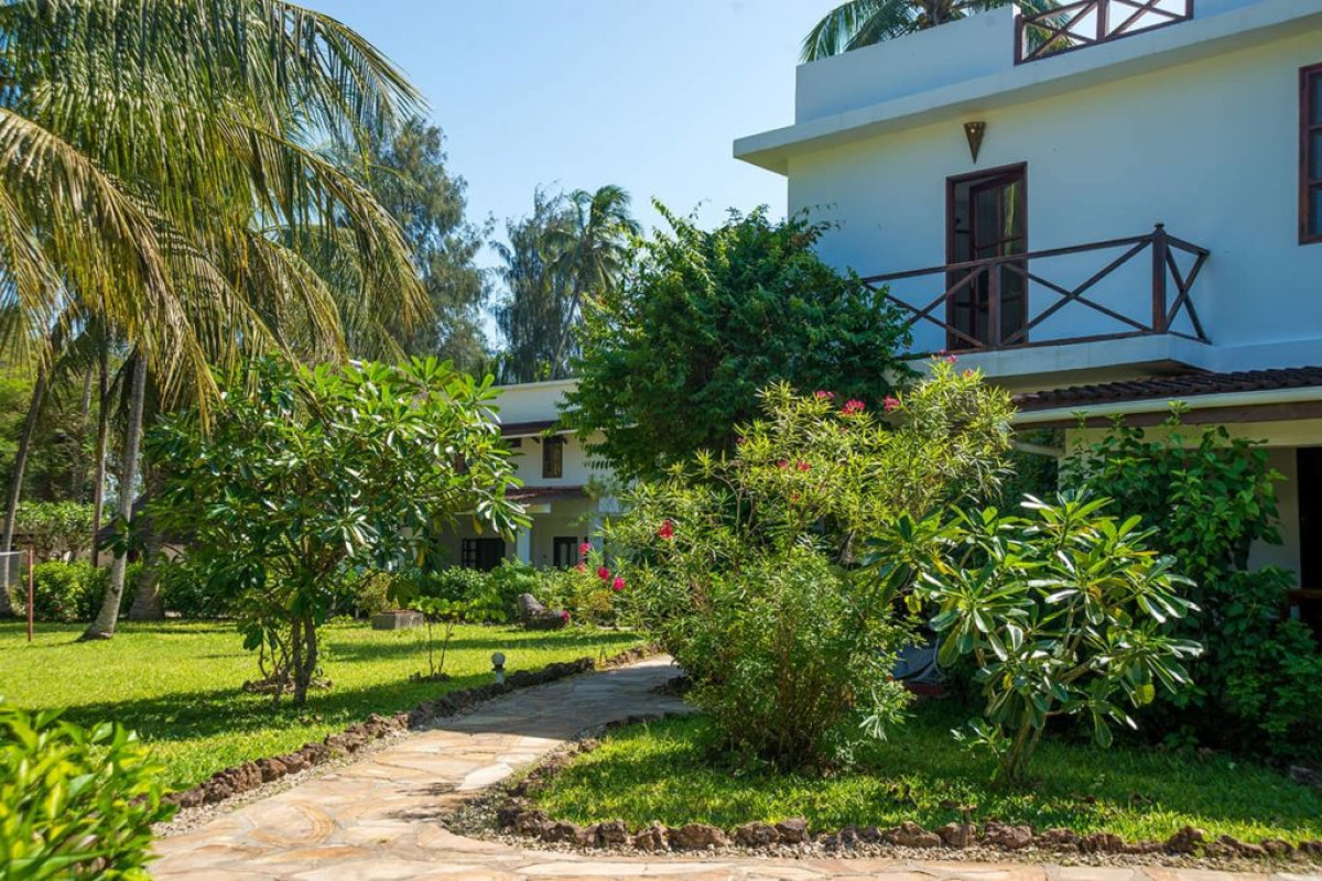 Flame Tree Cottage Hotel