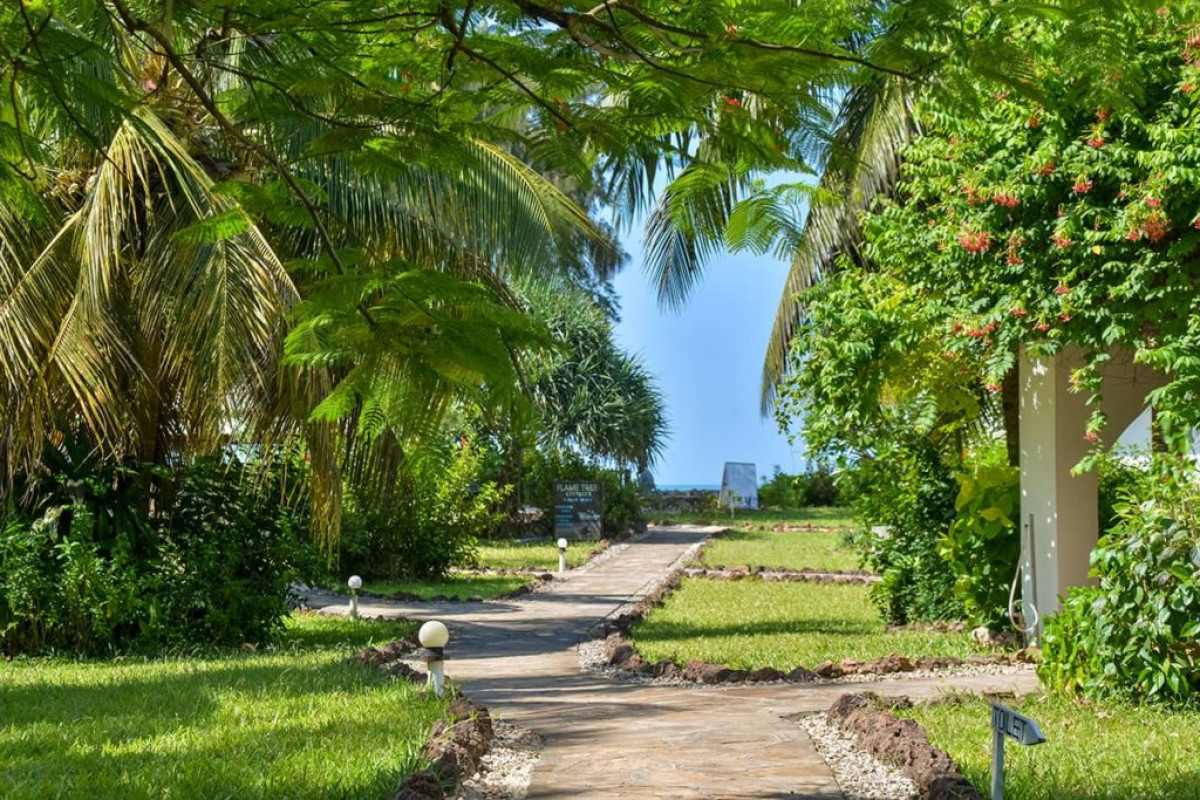 Flame Tree Cottage Hotel