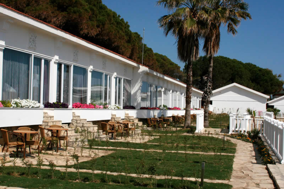 HOTEL FLORA