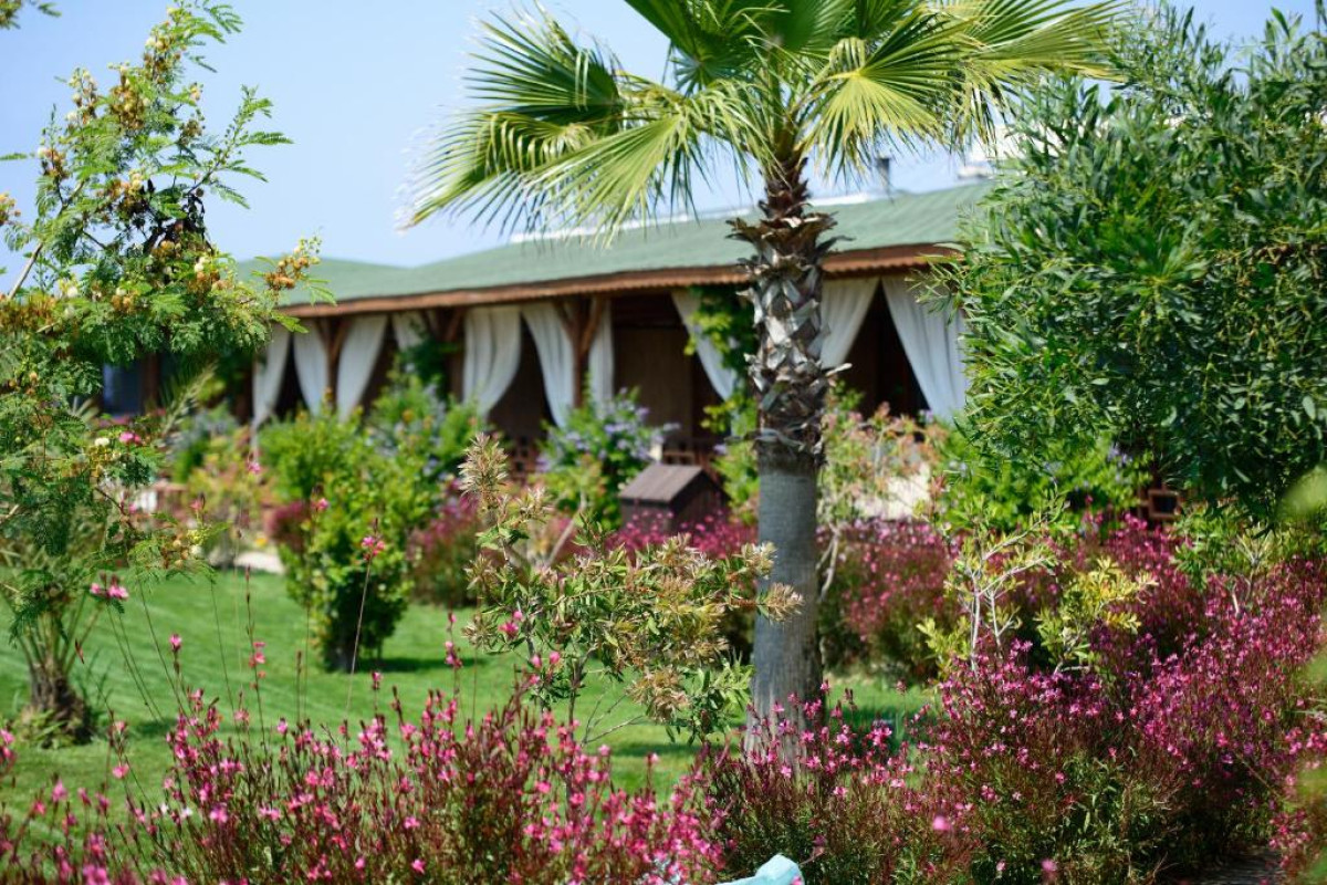FLORA GARDEN
