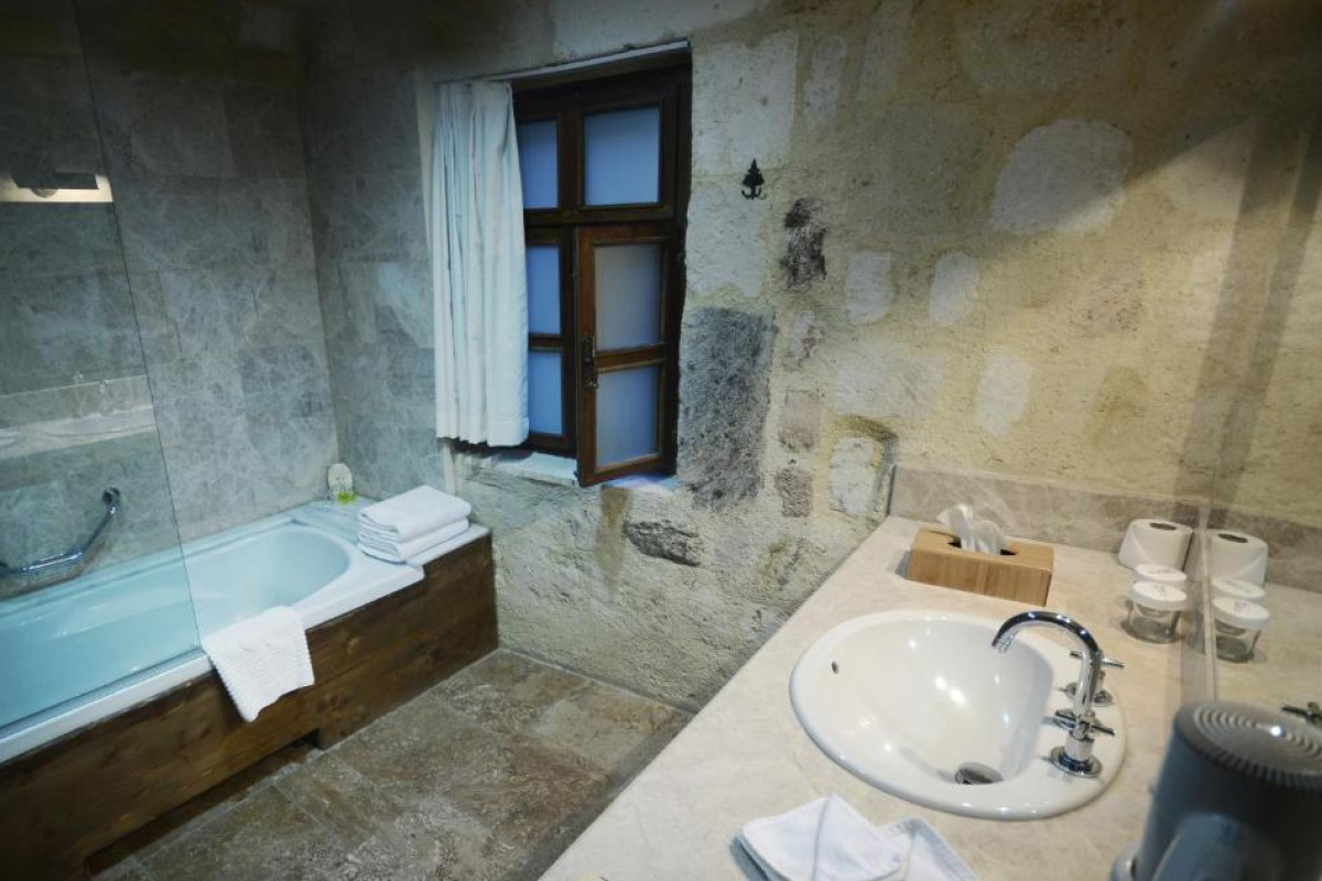 Fresco Cave Suites