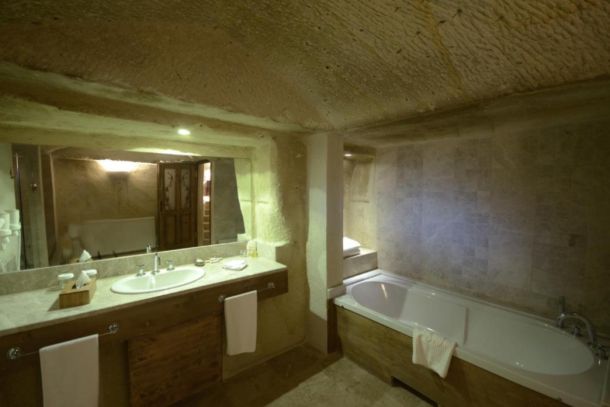 Fresco Cave Suites