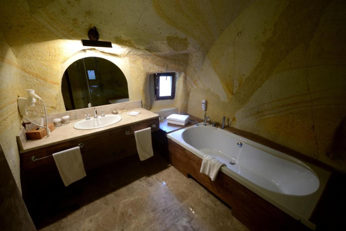 Fresco Cave Suites