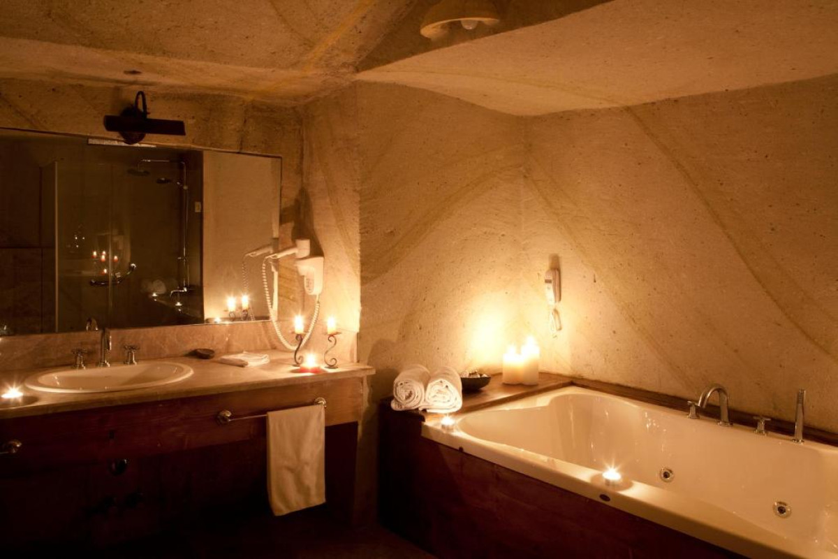Fresco Cave Suites