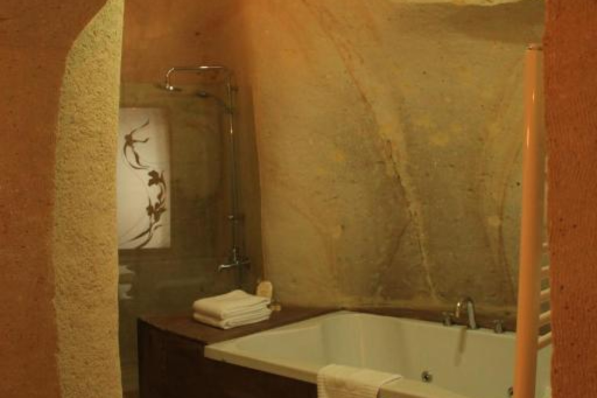 Fresco Cave Suites