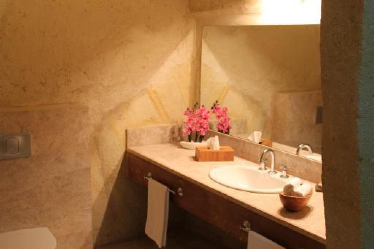 Fresco Cave Suites