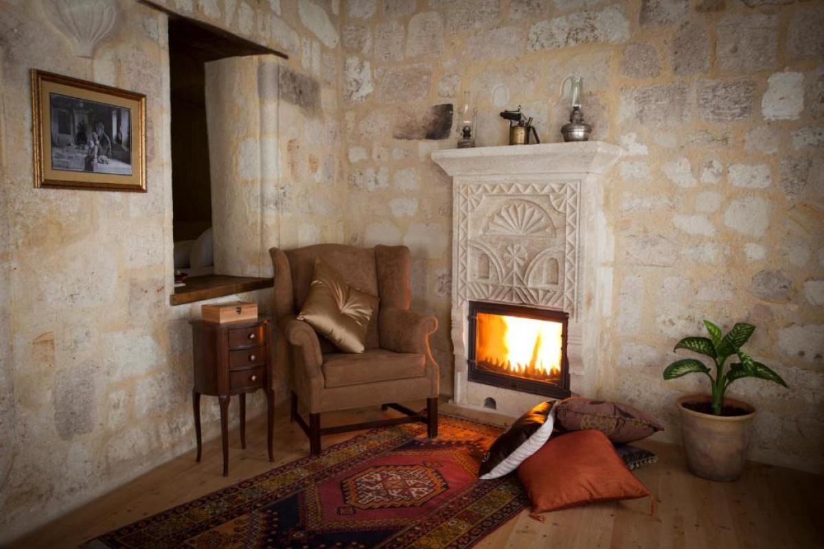 Fresco Cave Suites