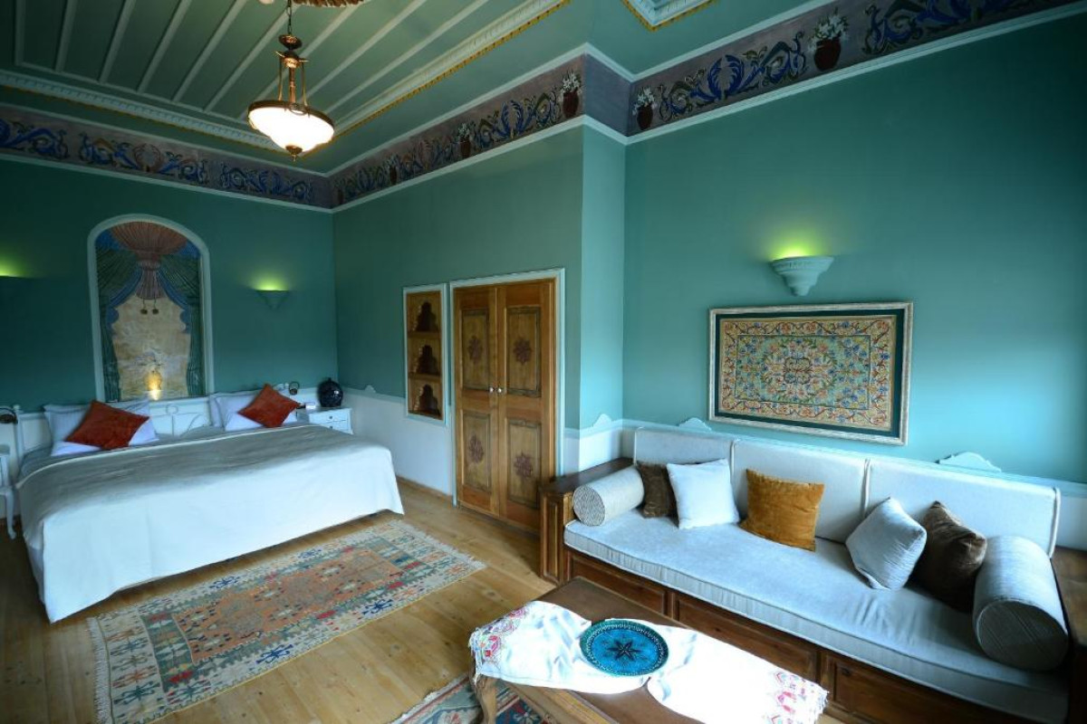 Fresco Cave Suites