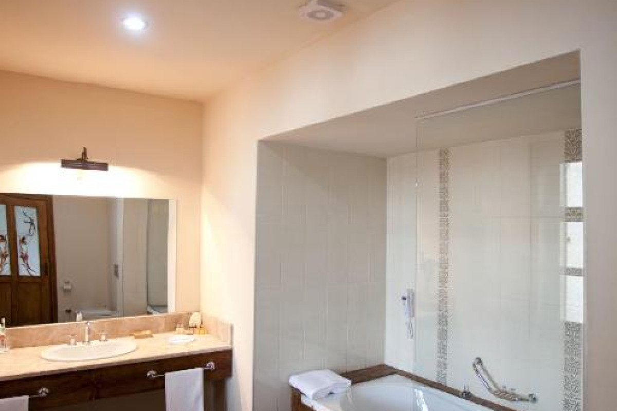 Fresco Cave Suites