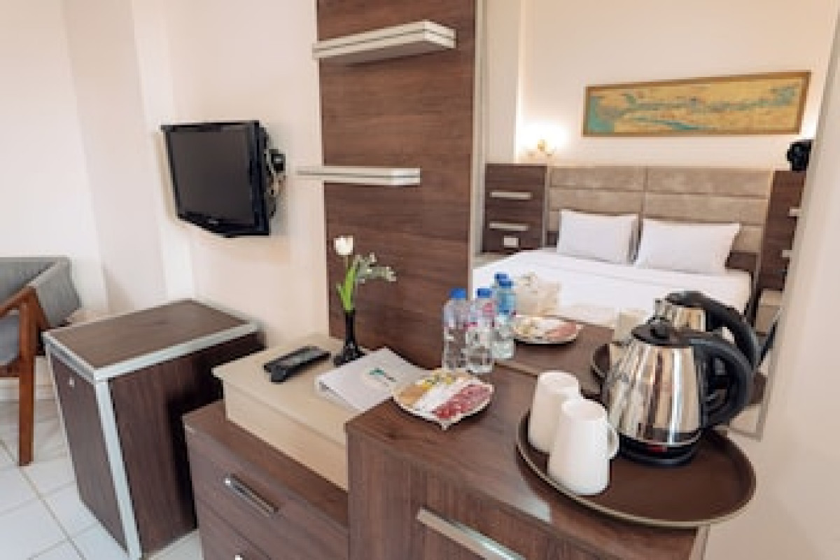 GADDIS HOTEL SUITES AND APARTMENTS