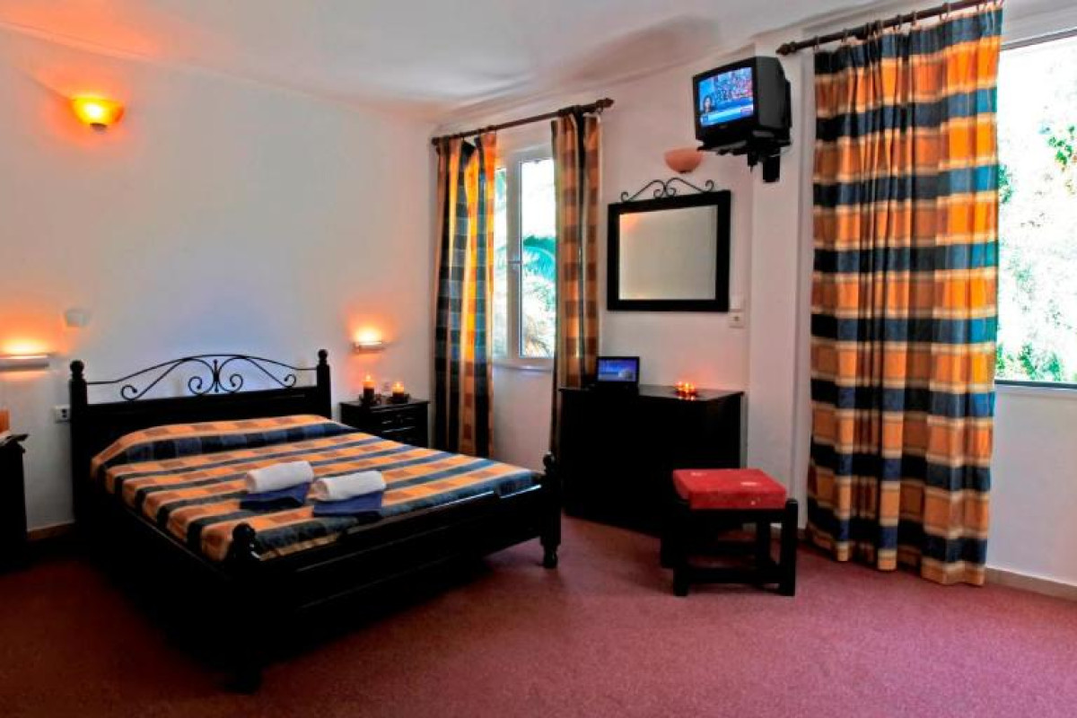 Galaxias & Eyan Hotel