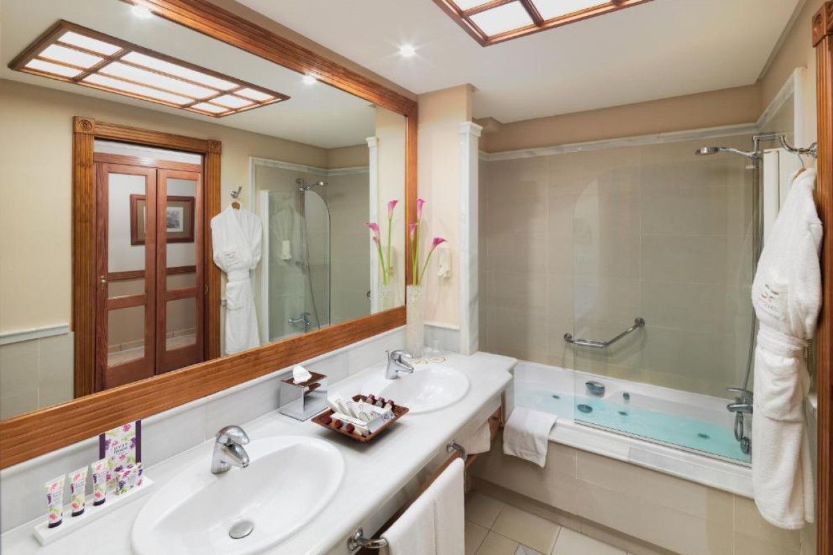 Hotel GF Gran Costa Adeje