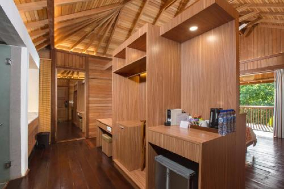 Giriwood Hotel & Villa