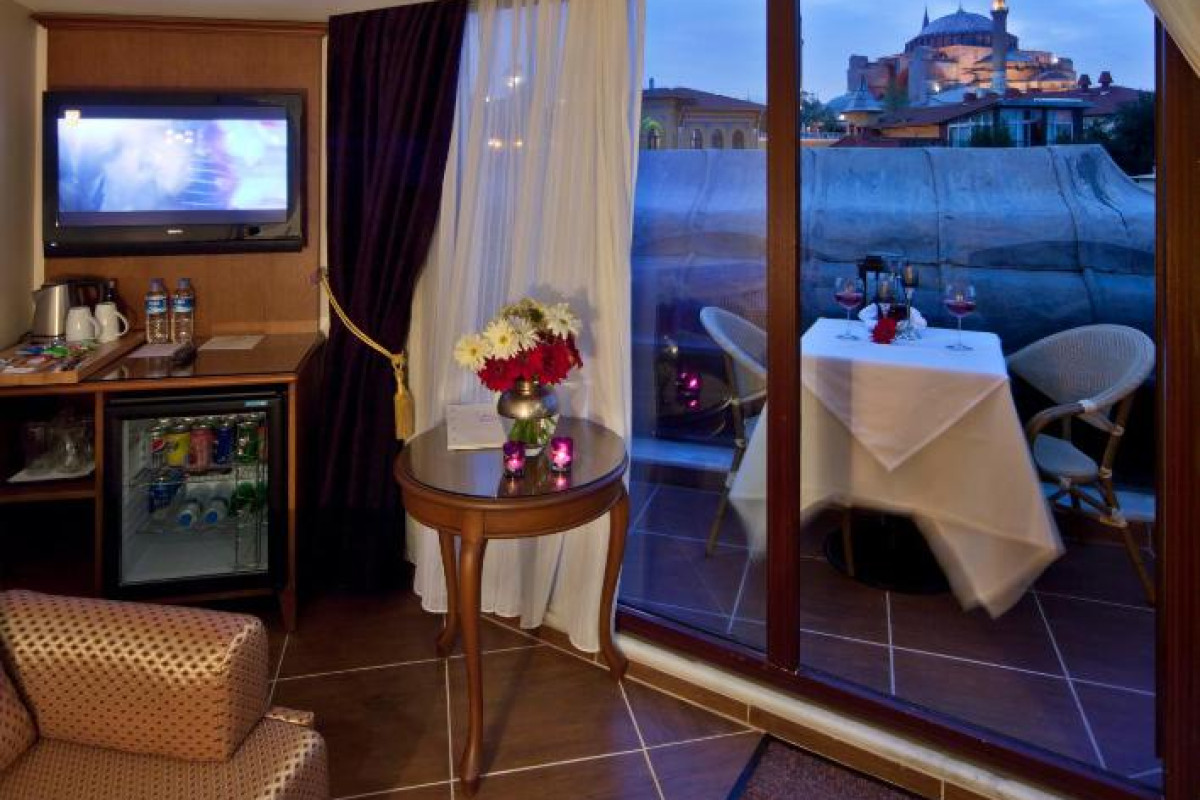 GLK Premier Acropol Suites And Spa
